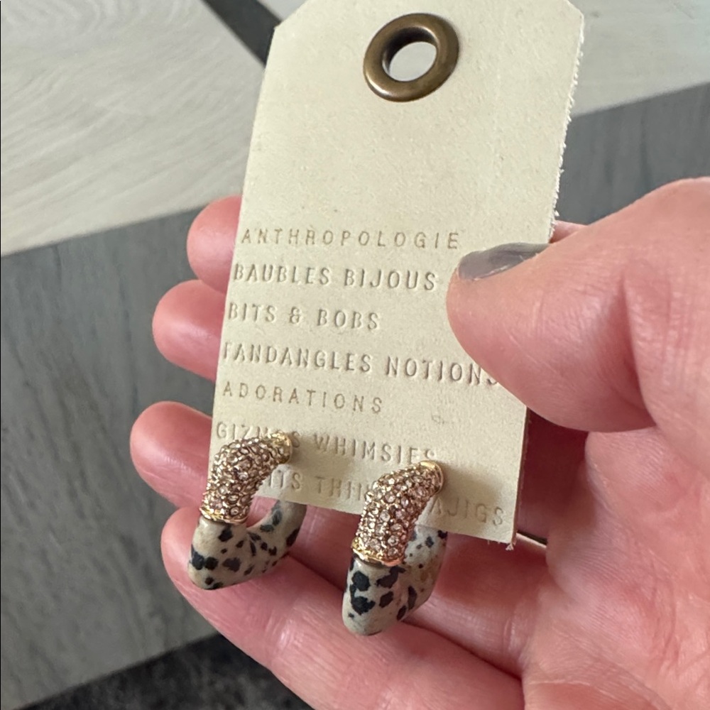 💖Anthropologie Gold and Black Patterned Earrings